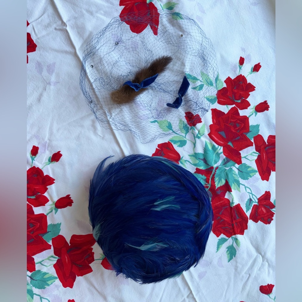 Vintage hat w/ royal blue/turquoise feathers & netting - Picture 9 of 13